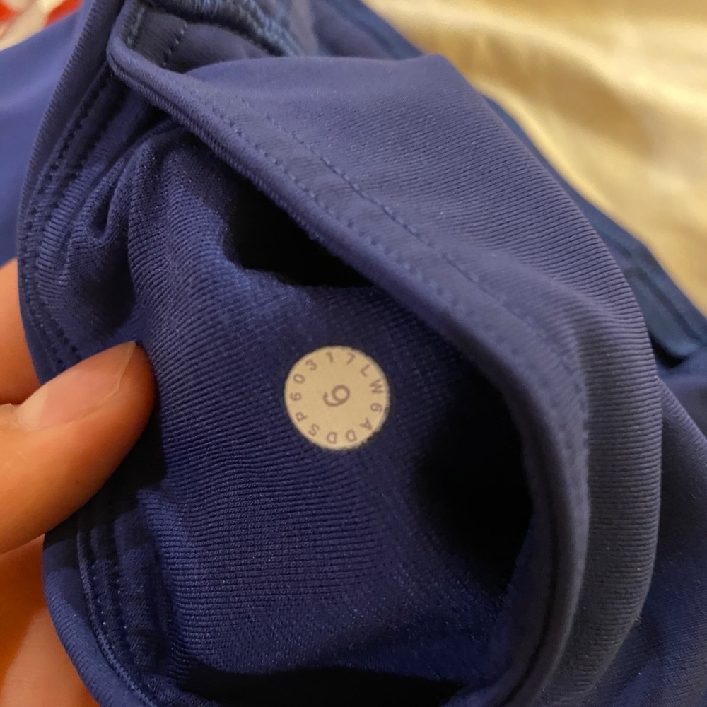 Lululemon cropped cobolt blue leggings 19”